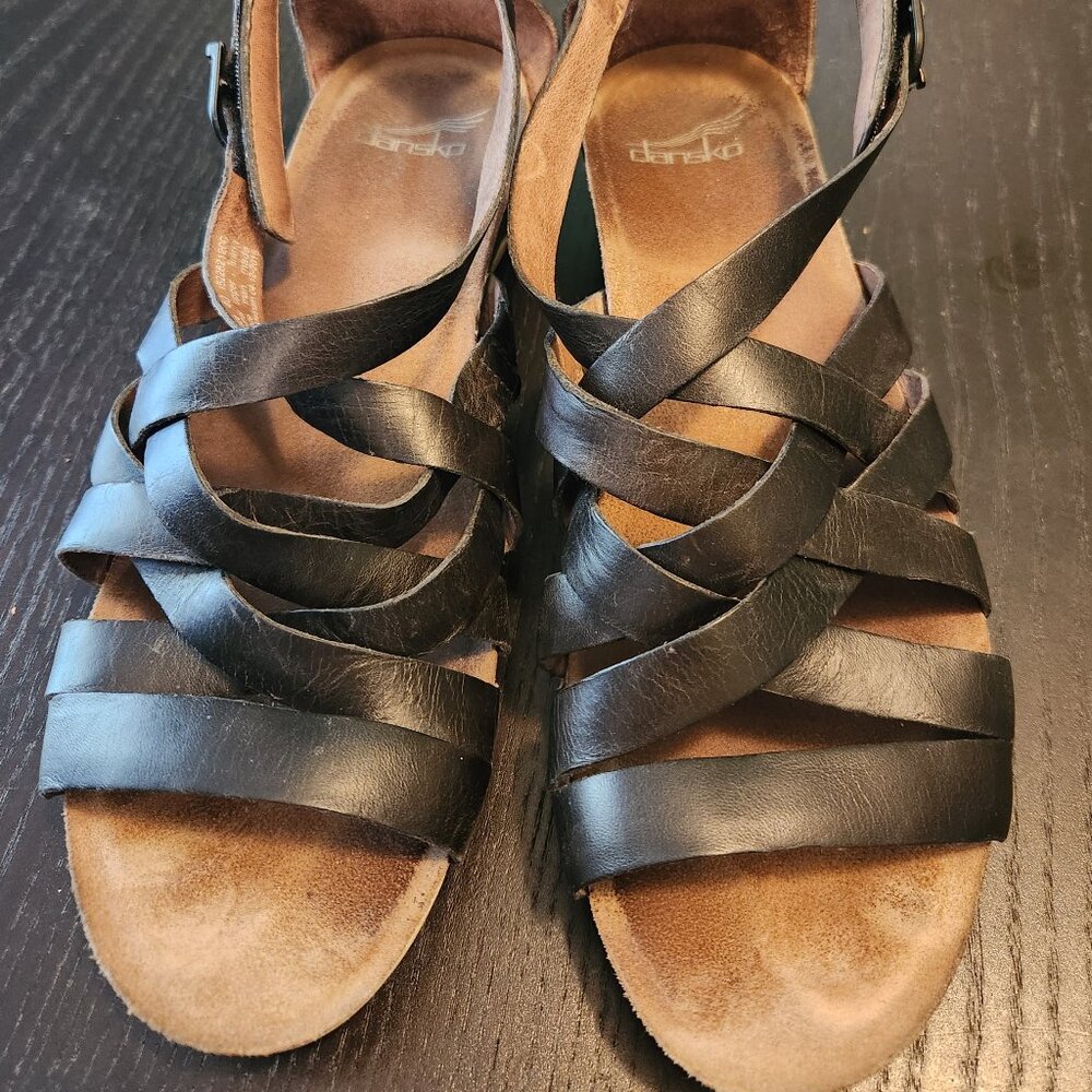 Black Dansko sandals size 40 in good used condition